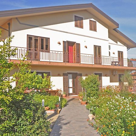 Etna Torre Del Grifo Bed & Breakfast Маскалучия Екстериор снимка