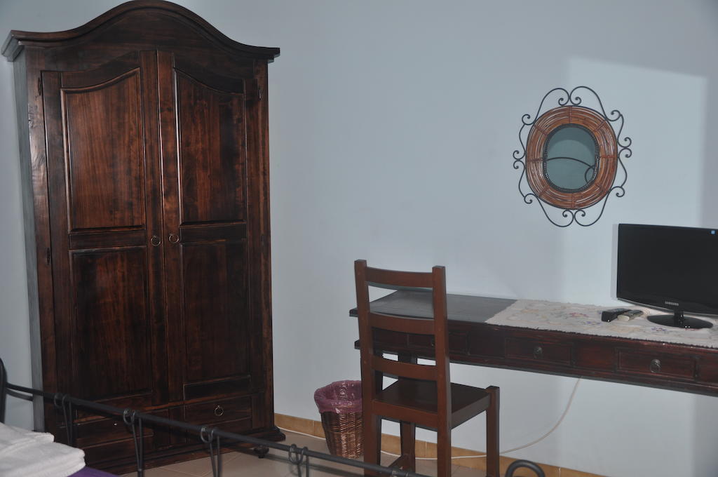 Etna Torre Del Grifo Bed & Breakfast Маскалучия Стая снимка