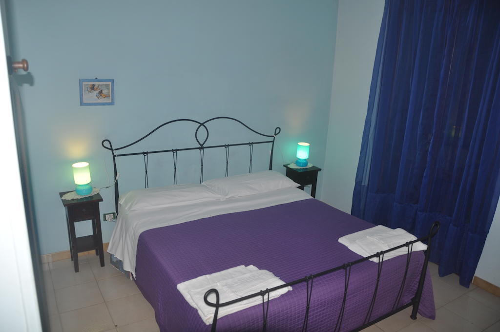 Etna Torre Del Grifo Bed & Breakfast Маскалучия Стая снимка