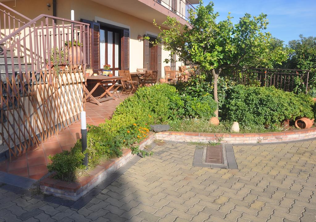 Etna Torre Del Grifo Bed & Breakfast Маскалучия Екстериор снимка