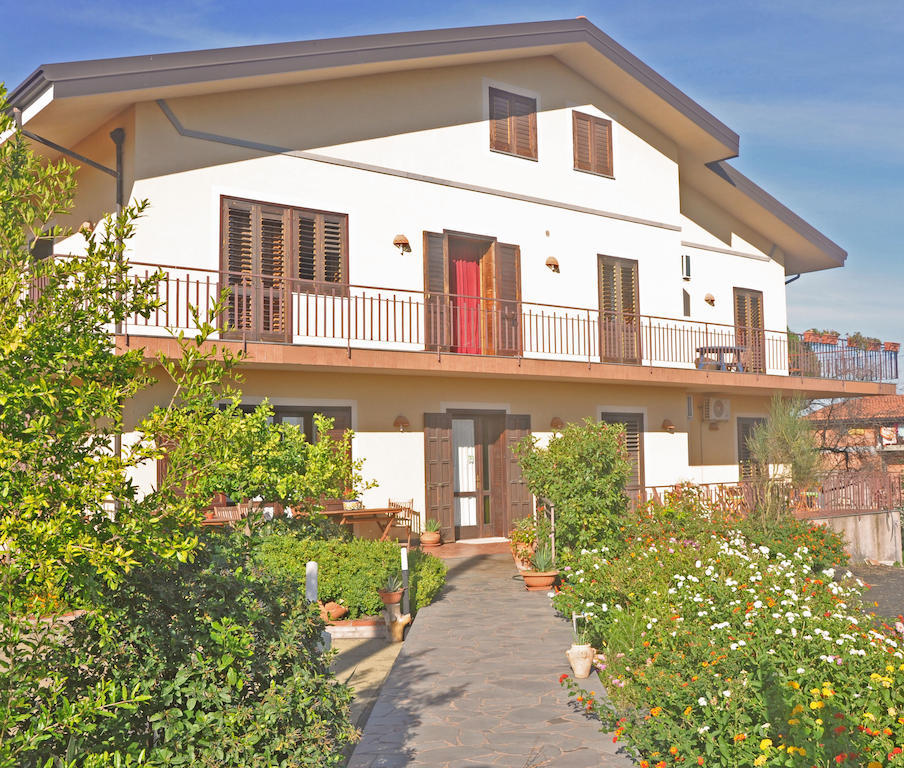 Etna Torre Del Grifo Bed & Breakfast Маскалучия Екстериор снимка