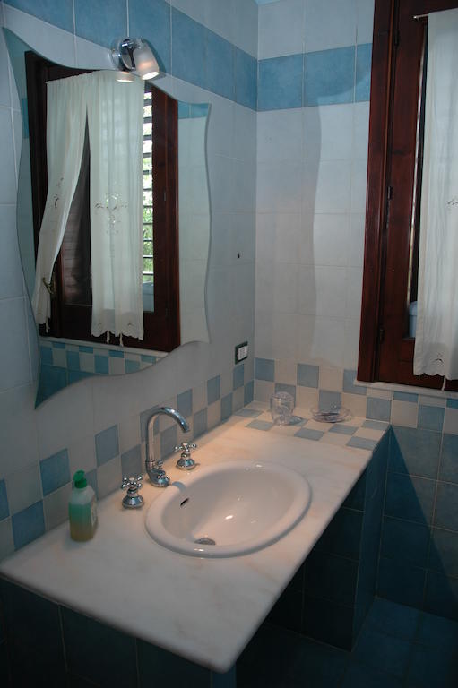 Etna Torre Del Grifo Bed & Breakfast Маскалучия Стая снимка